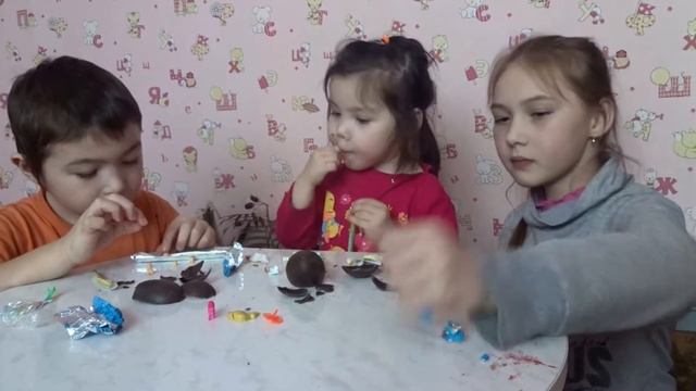 Киндер-сюрприз- яйцо из шоколада с сюрпризом смотреть онлайн