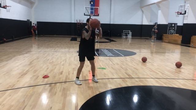 Туториал.Pull up jumper.Тренировка дриблинга.Баскетбол смотреть онлайн