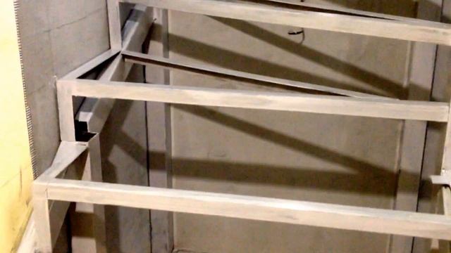 Каркас металлической лестницы под полную обшивку деревом. смотреть онлайн