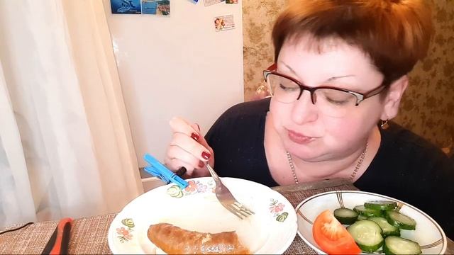 пожрем/Мукбанг вермишель,купата и овощи/обжор и разговоры на камеру