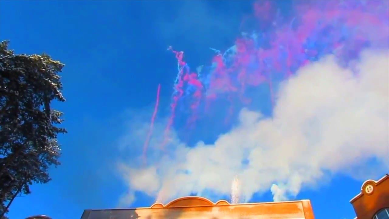 Дневной салют на праздник дымы цветные смотреть онлайн