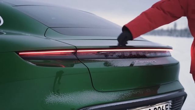 Обзор Porsche Taycan 4S и Turbo S: стартовали, подрифтовали и проверили дальность хода В ТУАЛЕТЕ?!