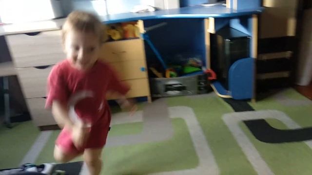 Поездка к логопеду. В лабиринте в парке. Арина и костюм бабы яги. смотреть онлайн