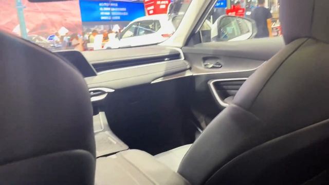 All New 2023 Nissan Venucia V DD-i PHEV - Exterior And Interior смотреть онлайн