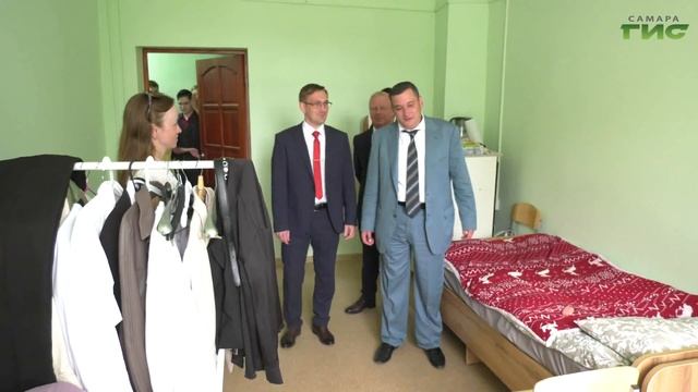 Первокурсников ПГУТИ на торжественной линейке поздравил депутат Госдумы Александр Хинштейн смотреть онлайн