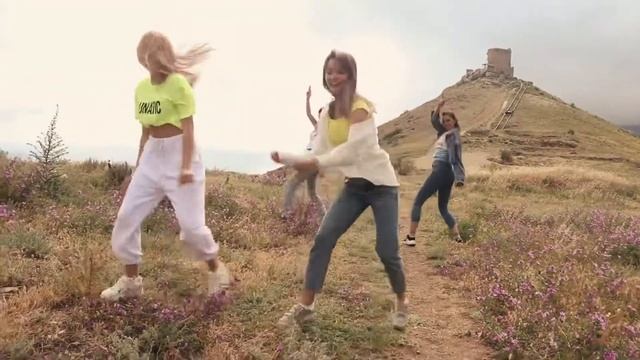 Весь мир в наших руках . Студия свободного танца Босиком.