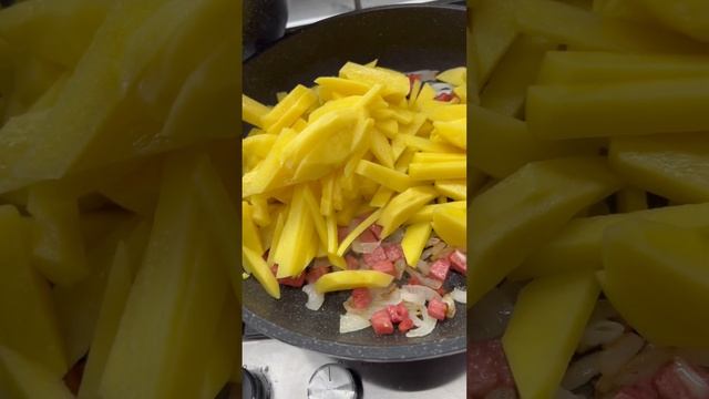Легкий ужин картошка с колбасой
