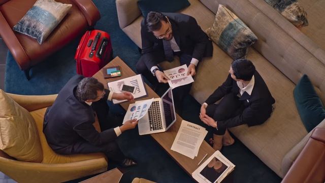 Звук разговора небольшой толпы в помещении / Small crowd talking sound indoors - ГЗ смотреть онлайн