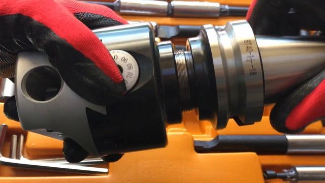 Расточная головка F1 конус BT40 (ISO40), с набором резцов диаметром 18 мм 12 шт в кейсе смотреть онлайн