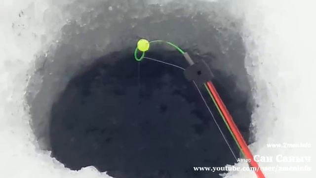 Зимняя рыбалка на живца - ловим окуня на мормышку есть улов