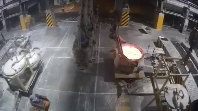 На сталелитейном заводе что-то пошло не так. смотреть онлайн