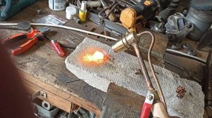 Бензиновая (ювелирная) горелка для пайки цветных металлов.