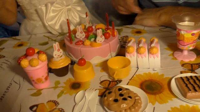 Miss Селина Русских. Кормим папу тортиком и разными салатами))) aliexpress) смотреть онлайн