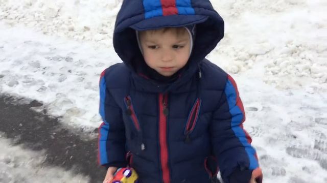 Двигаемся к автобусу от клиники Фёдорова... Санкт-Петербург, ул. Ярослава Гашека. 17.11.2016, 14:45 смотреть онлайн