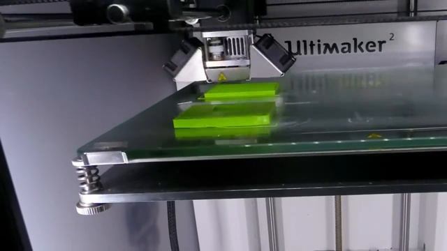 Ultimaker 2 печатает лампу Pixar