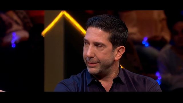 Explaining Love Island to an American - with David Schwimmer | The Lateish Show with Mo Gilligan смотреть онлайн