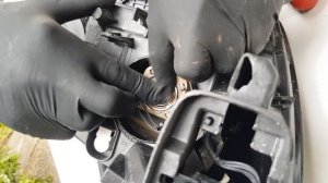 Замена лампочки в фаре Рено. Как по енять лампочку в Рено.