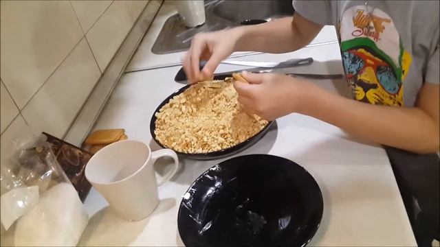 Сладкая шоколадная колбаса из печенья и какао, очень вкусно и просто! смотреть онлайн