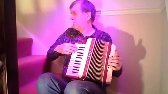 900 miles on a tiny hohner accordion смотреть онлайн