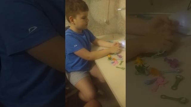 обзор на скрепышей и на диназавров из пятерочки.mp4 смотреть онлайн