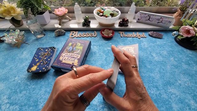 LIBRA ♎️Wisdom for the Everyday Witch Oracle смотреть онлайн