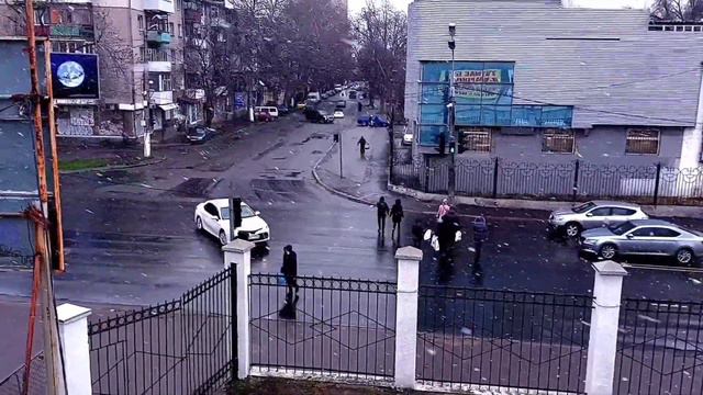 Сегодня в Одессе выпал первый снег!!😘18 декабря 2021.👋🤶 смотреть онлайн