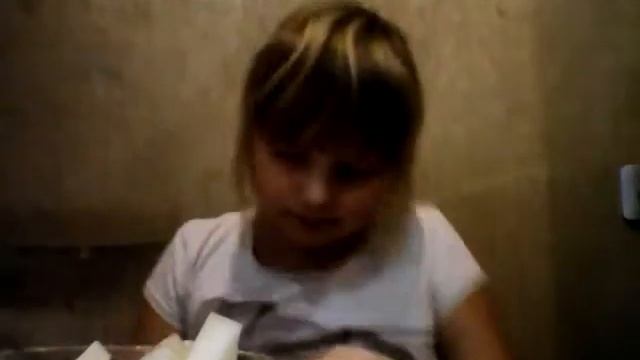 Украшаем мороженое фруктами)) смотреть онлайн