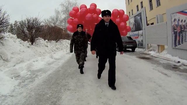 В Оренбурге из машин ДПС выстроили цифру 8 к Международному женскому дню смотреть онлайн