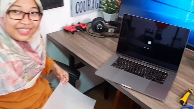 CELENGANKU JEBOL.. ? - Unboxing Macbook Pro 15" 2019 смотреть онлайн