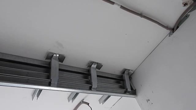 Второй уровень потолка Двух Уровненный. Каркасная Перегородка из Профилей Короба для Натяжного смотреть онлайн