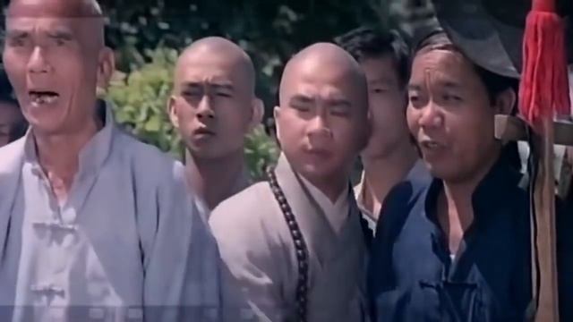 Монах шаолиня побил хулиганов | A Shaolin monk beat the bullies смотреть онлайн