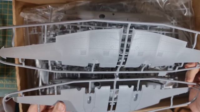 ZVEZDA 1 48 Scale Petlyakov PE 2 Unboxing and First Impressions смотреть онлайн