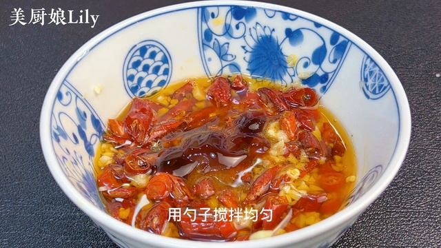 把空心菜放入滾燙的開水中，瞬間變成一道開胃小菜，翠綠爽口解饞，Chinese #Food ，EASY & QUICK Water Spinach #RECIPE，#熗拌空心菜，#空心菜做法 #家常菜