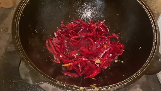 Как приготовить борщ в казане на костре эпизод №1178 смотреть онлайн