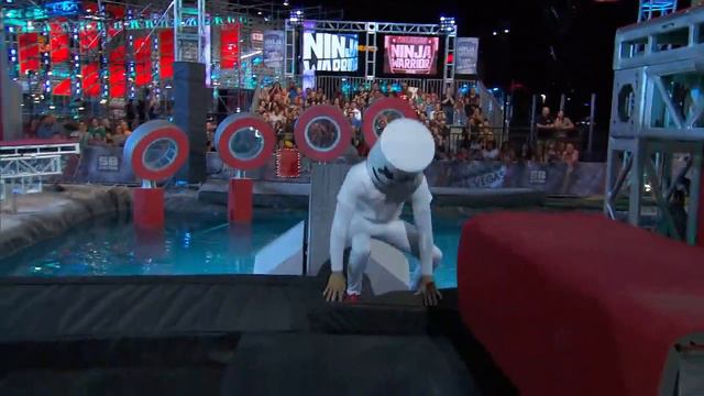 Marshmello vs. American Ninja Warrior.Я ПРОСТО ОX@ЕЛ!! Он смог это сделать? смотреть онлайн