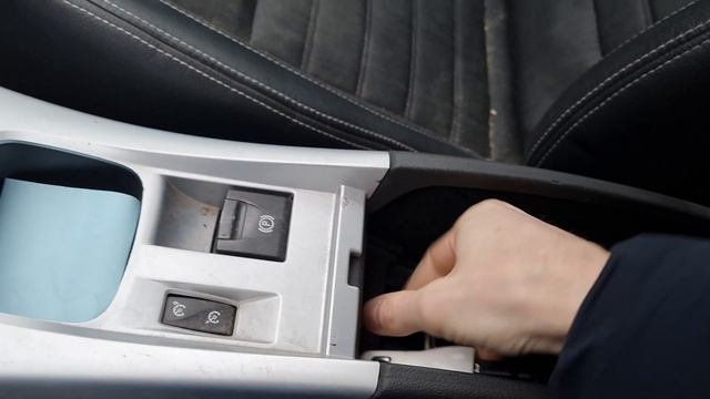 Рено Лагуна 3 обд 2 раcположение разъема в автомобиле. OBD 2 location Renault смотреть онлайн