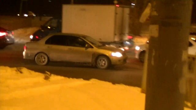 Volkswagen Polo О007КО66 встречка, проезд на красный свет смотреть онлайн