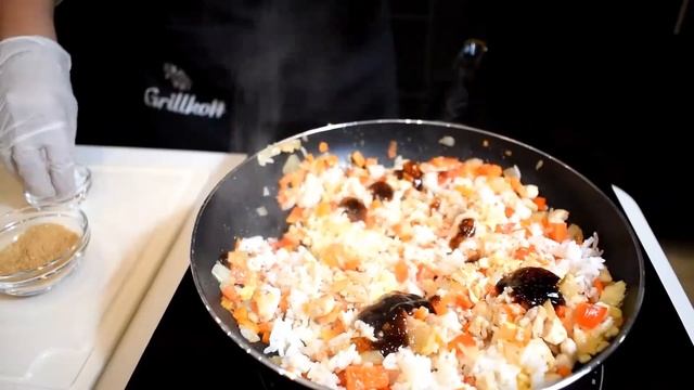 3 варианта жареного риса по-тайски: без мяса, с курицей, с ананасом и креветками смотреть онлайн