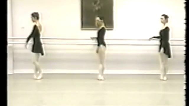 Battement developpe. 2 class. Classical dance. смотреть онлайн