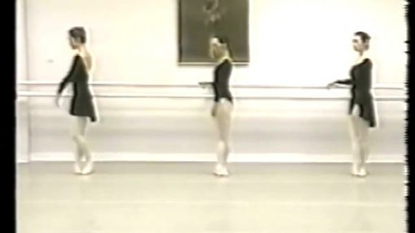 Battement developpe. 2 class. Classical dance.