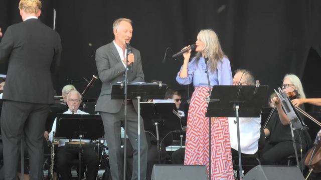 FORELSKET I KØBENHAVN, by Louise Norby and Morten Ernst Lassen With Copenhagen Phil 1/- August 2022 смотреть онлайн