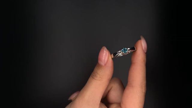 Кольцо из белого золота с голубым бриллиантом 0.21  сt смотреть онлайн