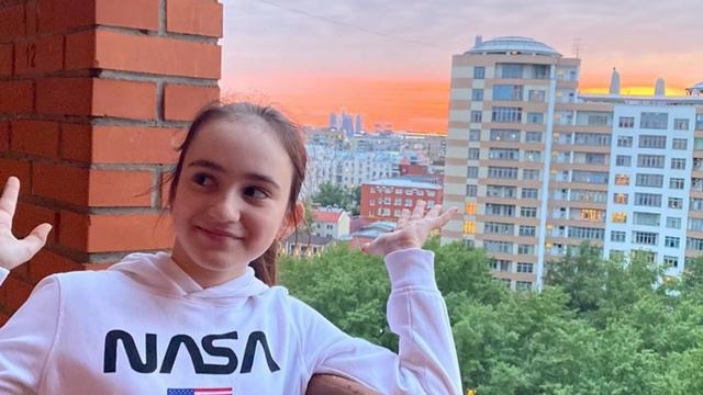 Вся в маму! Поклонники любуются красотой дочери Кати Лель: просто куколка! смотреть онлайн