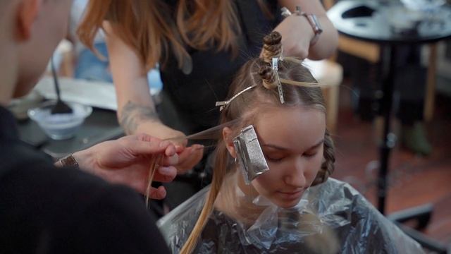 Ile powinna kosztować usługa u fryzjera? смотреть онлайн