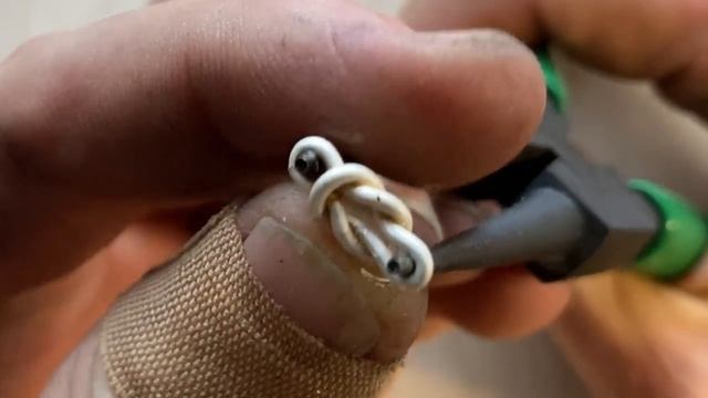 Making a Celtic knot silver chain necklace (with favourite pliers) смотреть онлайн