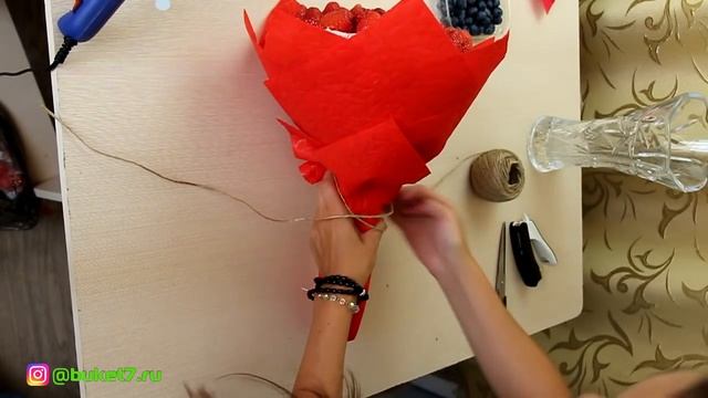 Как обернуть букет фетром. Мастер-класс. смотреть онлайн