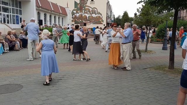 Тум-балалайка, Сердцу Сыграй-ка! Пусть Веселится Вместе С Тобой! смотреть онлайн