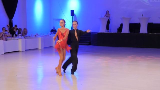 Синельниченко Данил - Никитенко София CHA CHA PRESENTATION #BFTdancePARTY 18.07.2020 смотреть онлайн