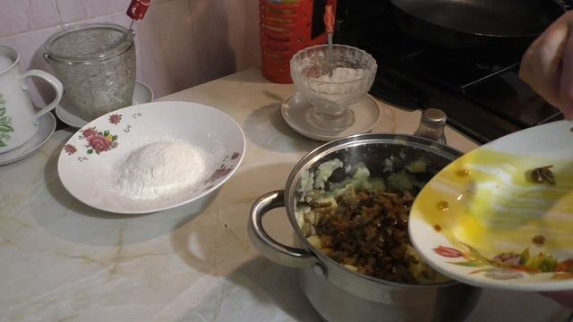 Картофельно - грибные котлеты, ну очень вкусные котлеты!!! смотреть онлайн
