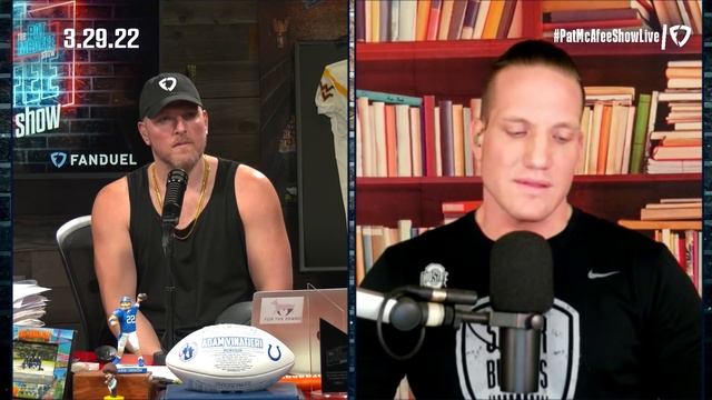 Pat McAfee Reacts To How INSANE Of An Athlete That AJ Hawk Was смотреть онлайн